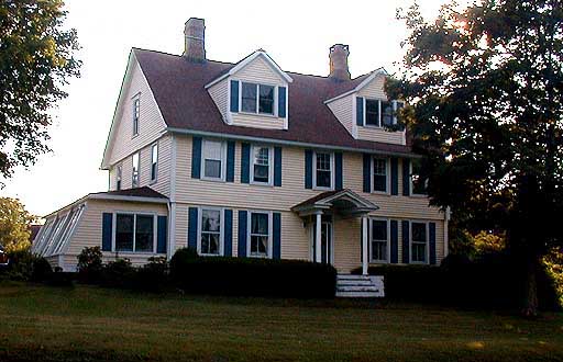 The house from the front.jpg (42784 bytes)